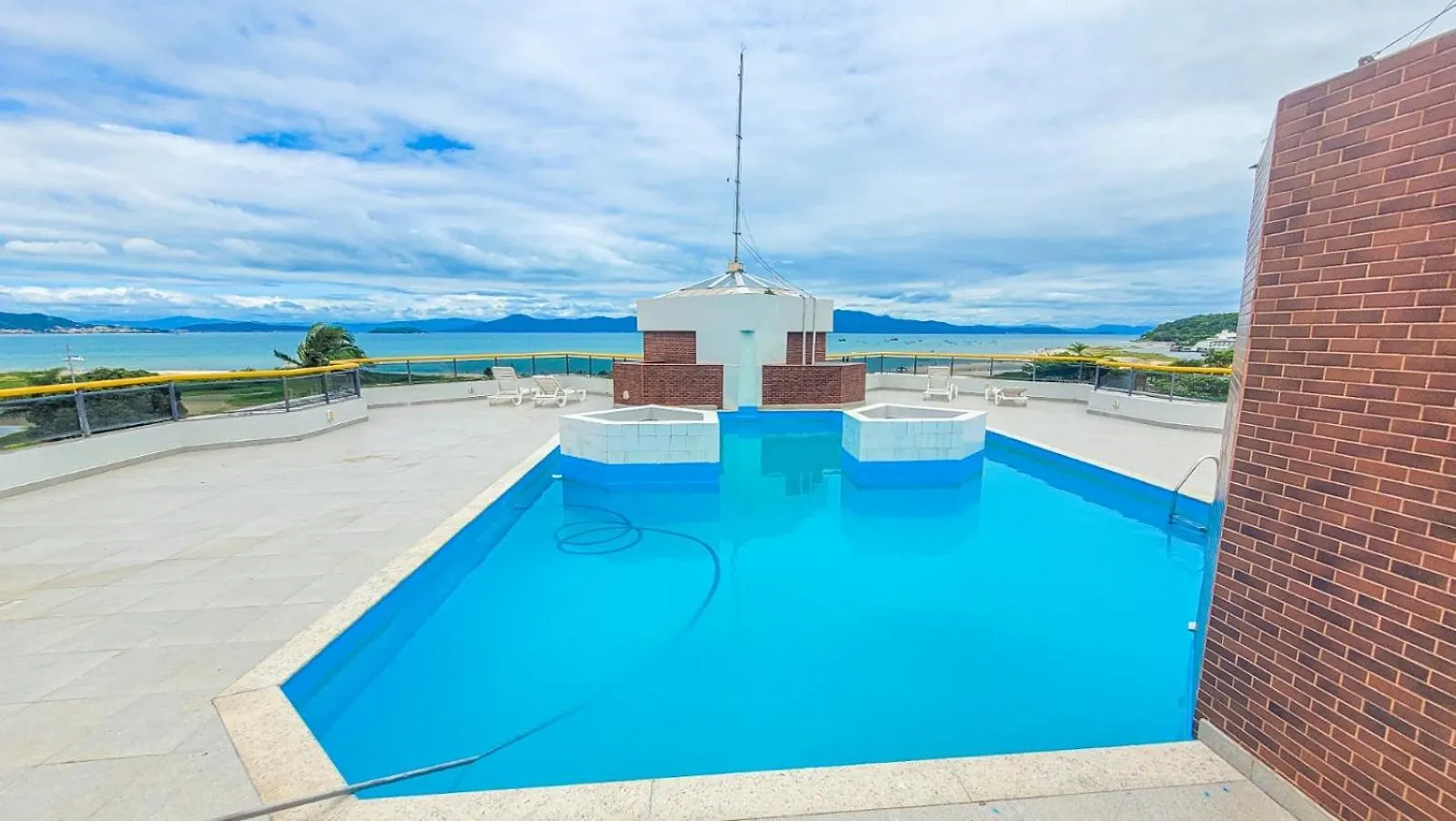 212 Apartamento Espetacular Perto Do Mar contacts